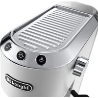 Рожковая кофеварка DeLonghi Dedica EC 685.W - Превью изображения №3 — Интернет-магазин 55texno.by